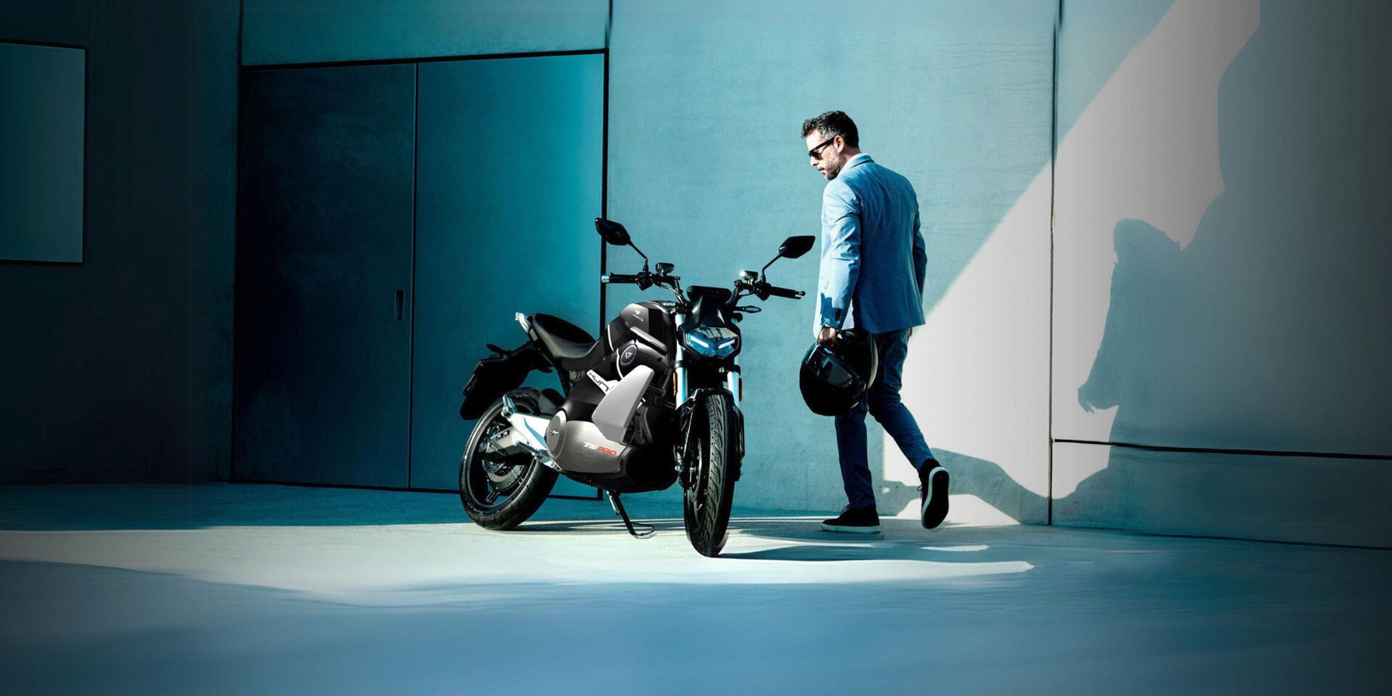 MOTOS