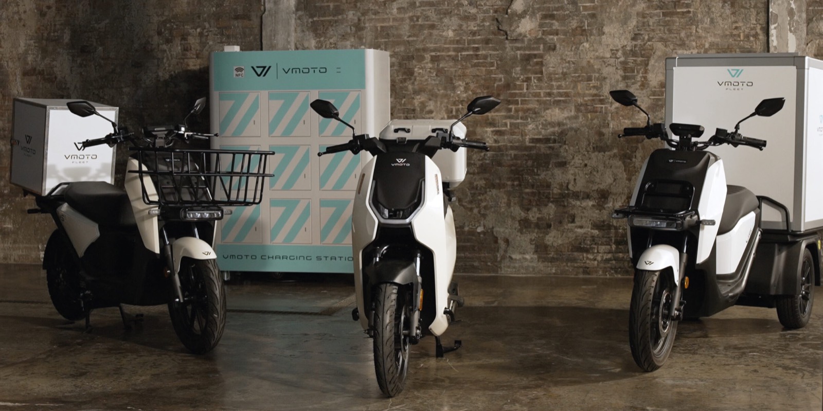 Scooter électrique dans un showroom